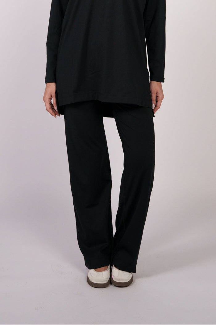 OAMY Straight Leg Yoga Pant in Black