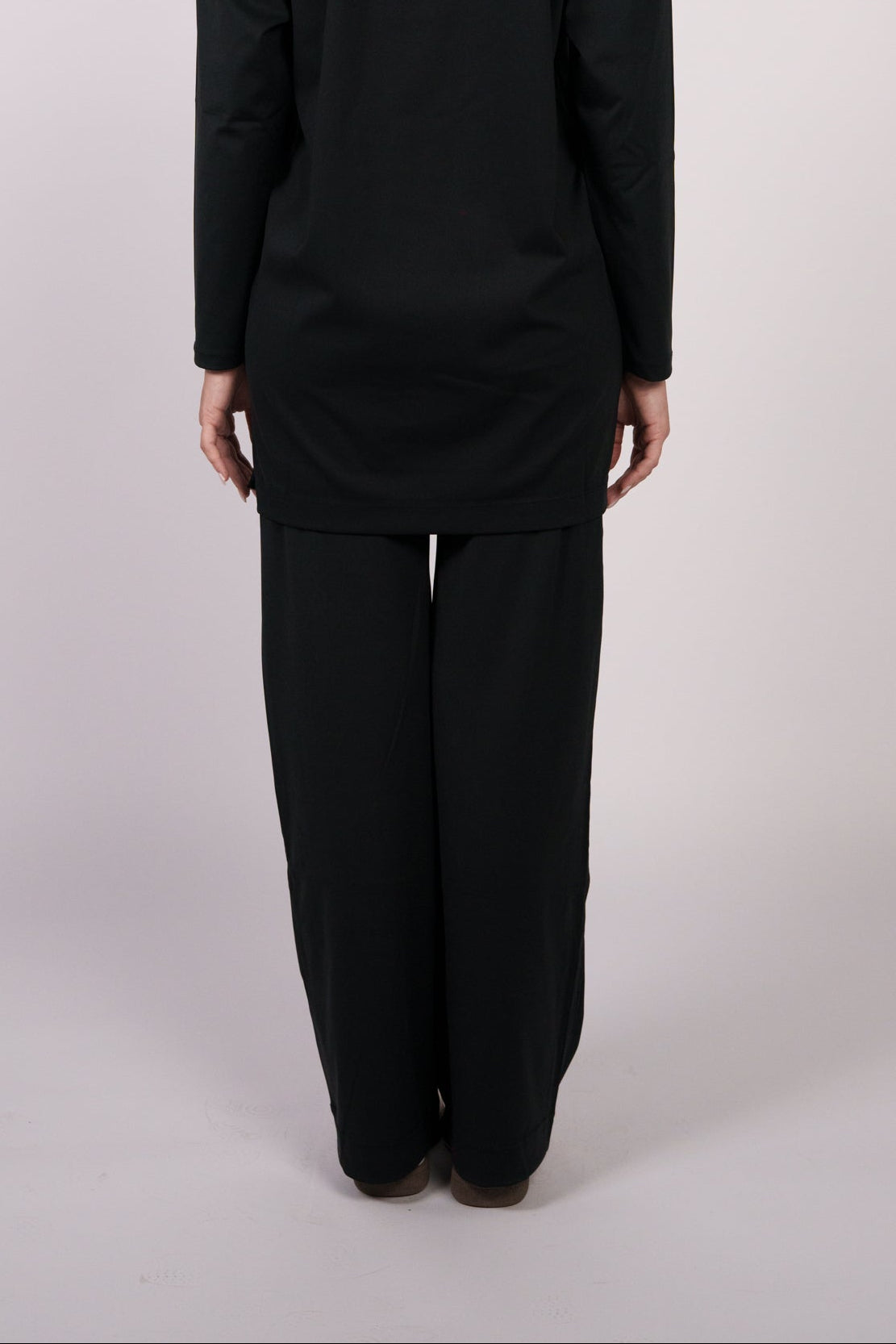 OAMY Straight Leg Yoga Pant in Black