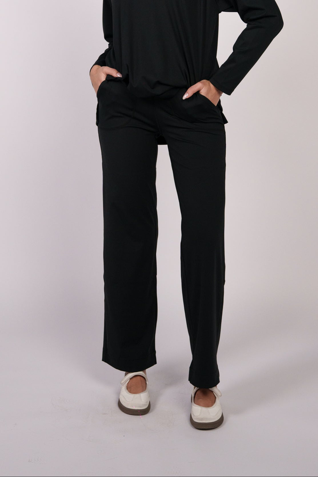 OAMY Straight Leg Yoga Pant in Black